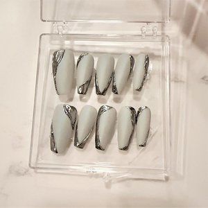 Hand-made light grey Iridescence party nail with abstract lines |Press on Nails|